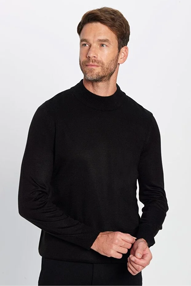 Erkek Slim Fit Dar Kesim Yumuşak Dokulu Siyah Yarım Balıkçı Yaka Kazak